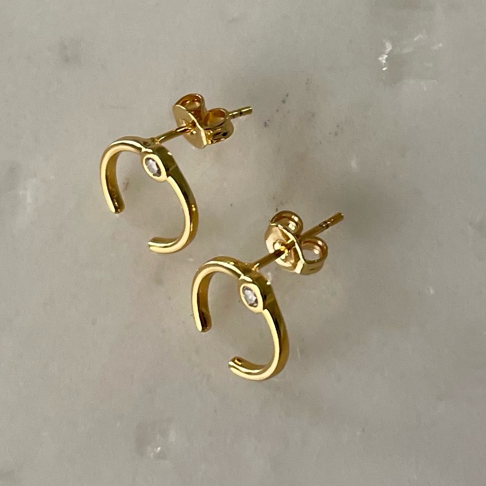+ ADORNIA + 14k Yellow Gold Front Facing Hoop Earrings - Picture 3 of 5